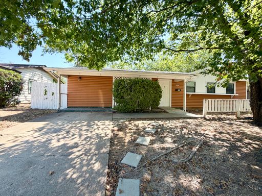 Quaint 3 bedroom, 1.5 bath in Euless – photo 1