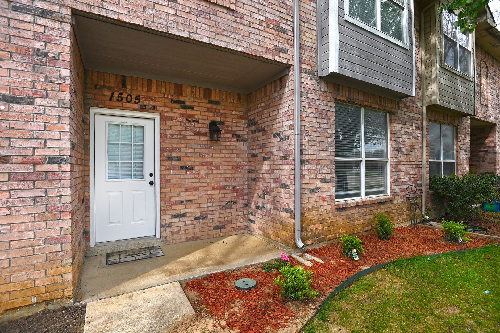 Lewisville House: 1505 Barbara Drive