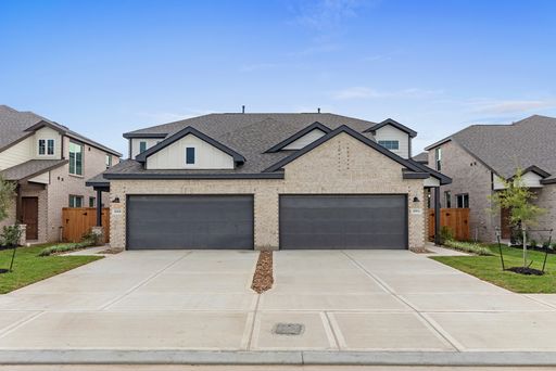 4 Bedroom Townhome – 1809 N Peach Creek Dr, Dayton, TX 77535