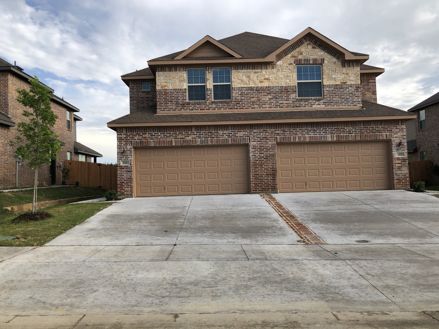 Midlothian Townhome: 1026 West Sierra Vista Court