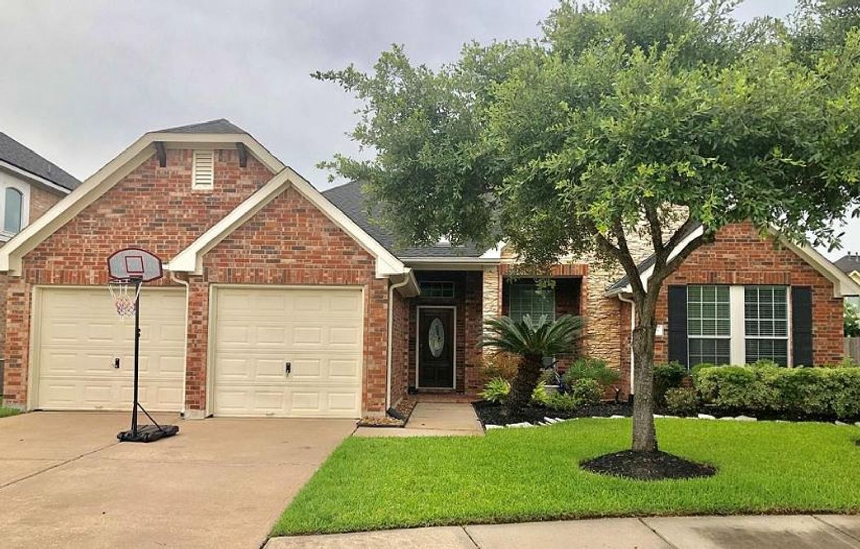 Katy House: 21806 Silverpeak Court