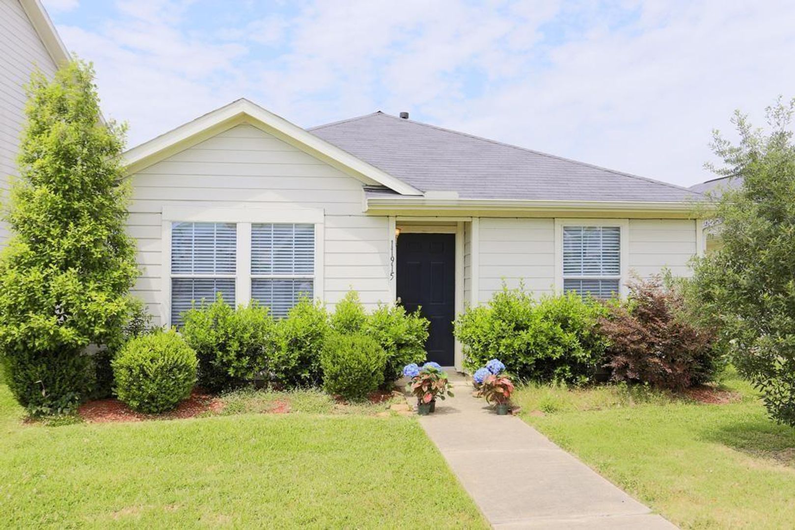 Houston House: 11915 Sanspereil Drive