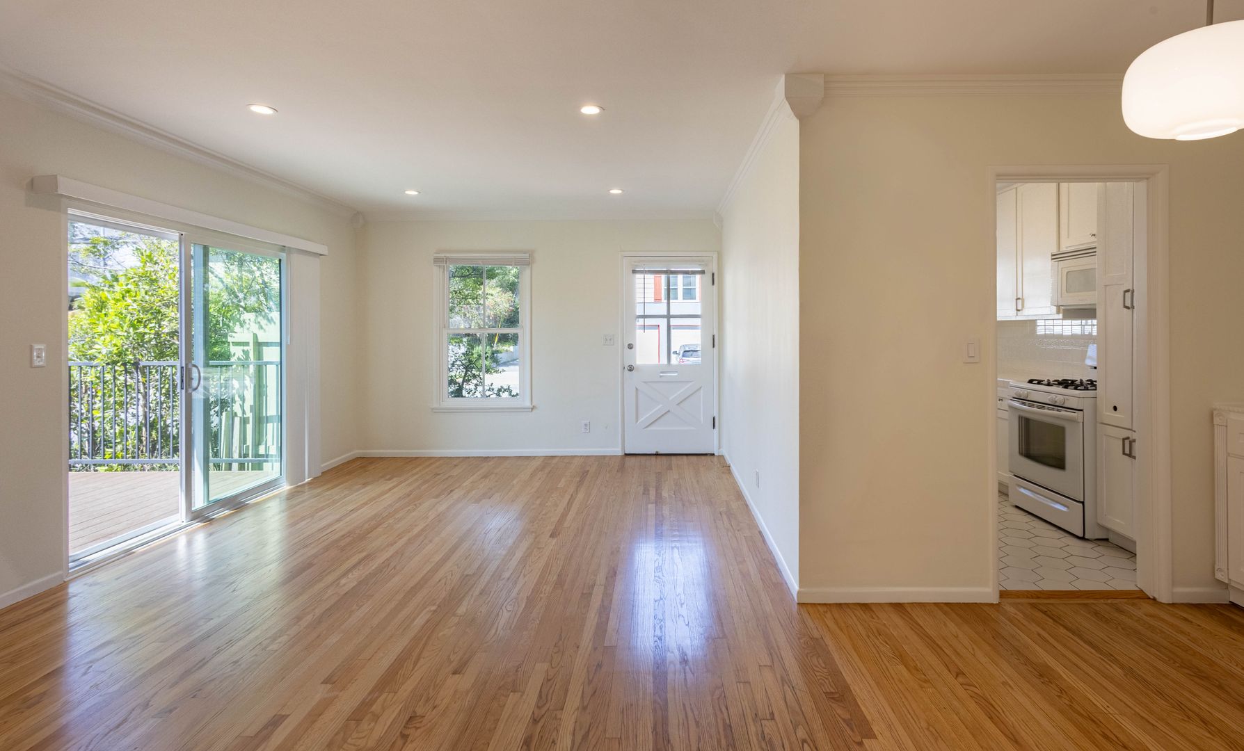 Santa Monica Apartment: 2102-2114 Montana Ave