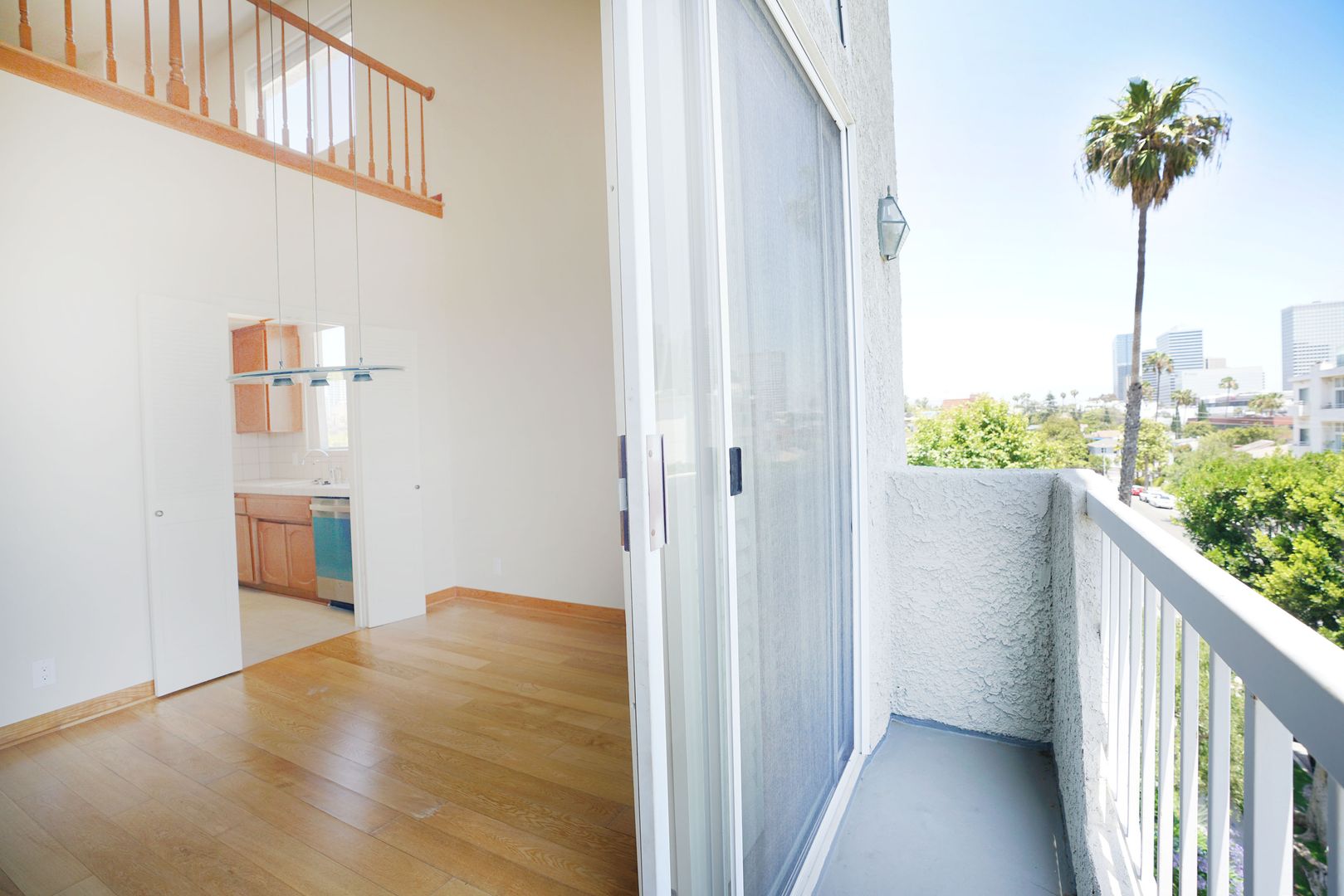 Los Angeles Condo: 10465 Eastborne Ave