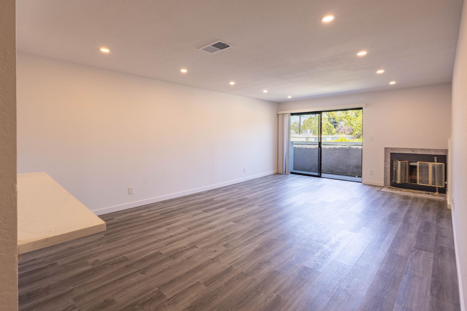Los Angeles Apartment: 2350 S Bentley Ave