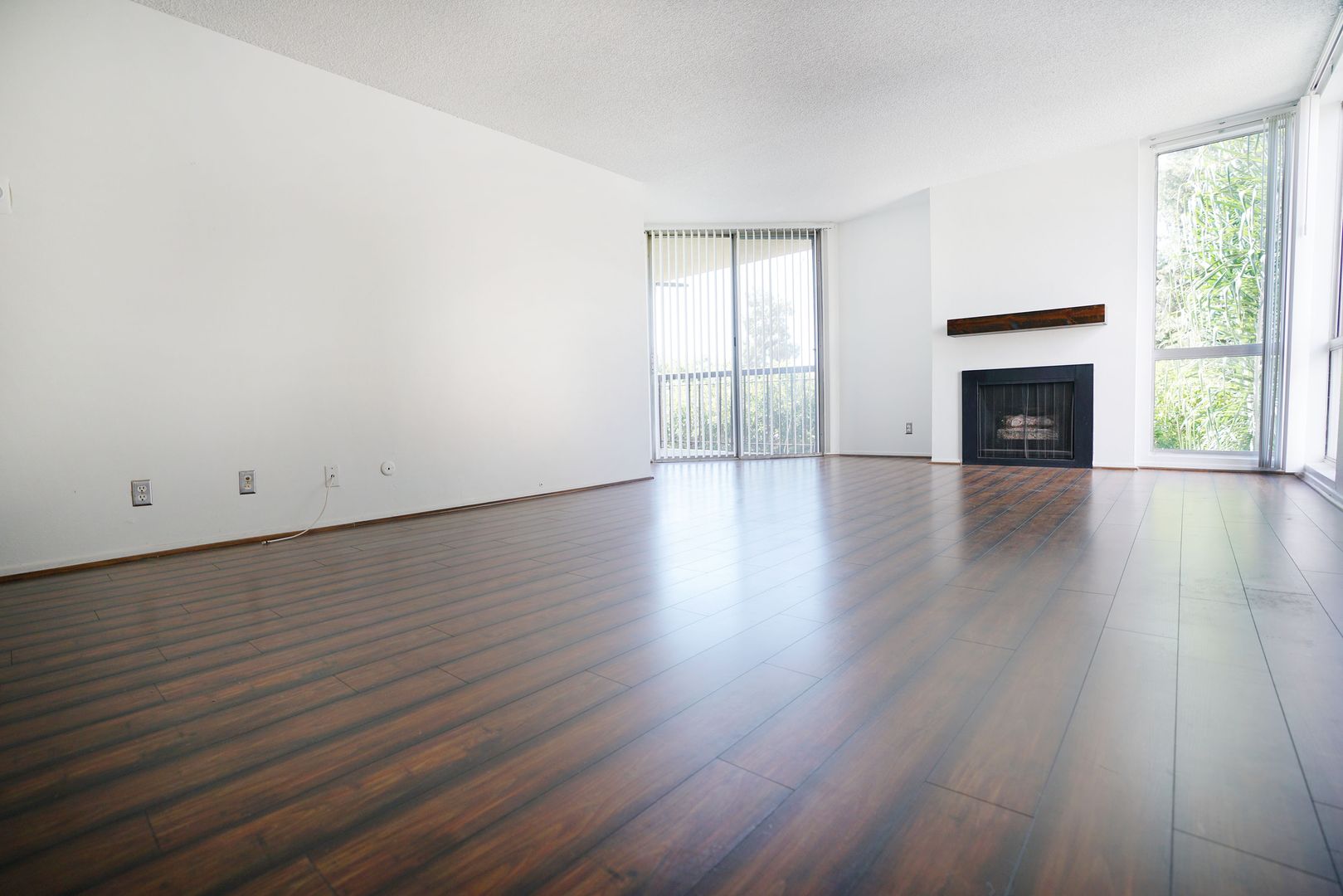 Los Angeles Apartment: 4646 Los Feliz Blvd