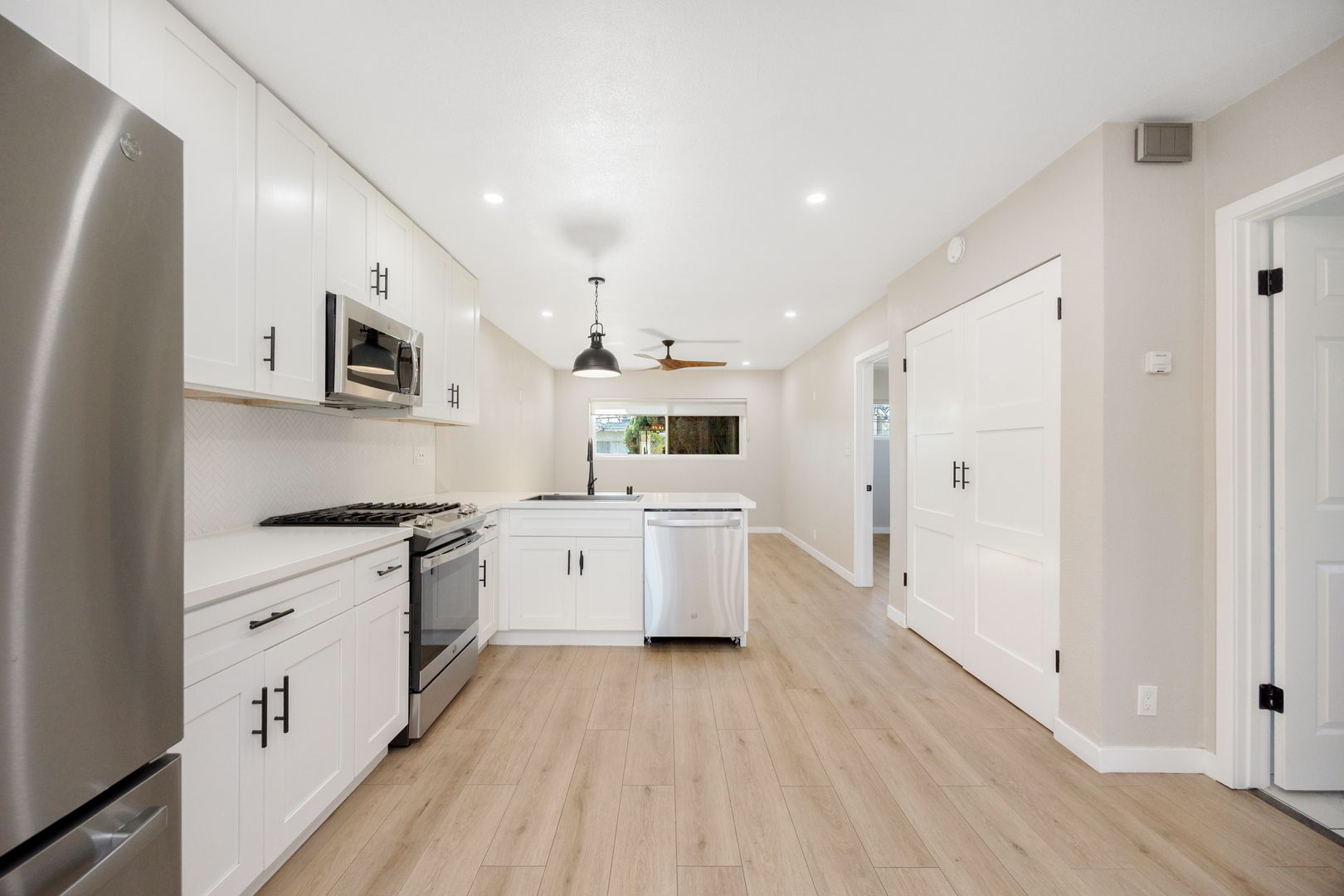 Long Beach Apartment: 2619 Chestnut Ave