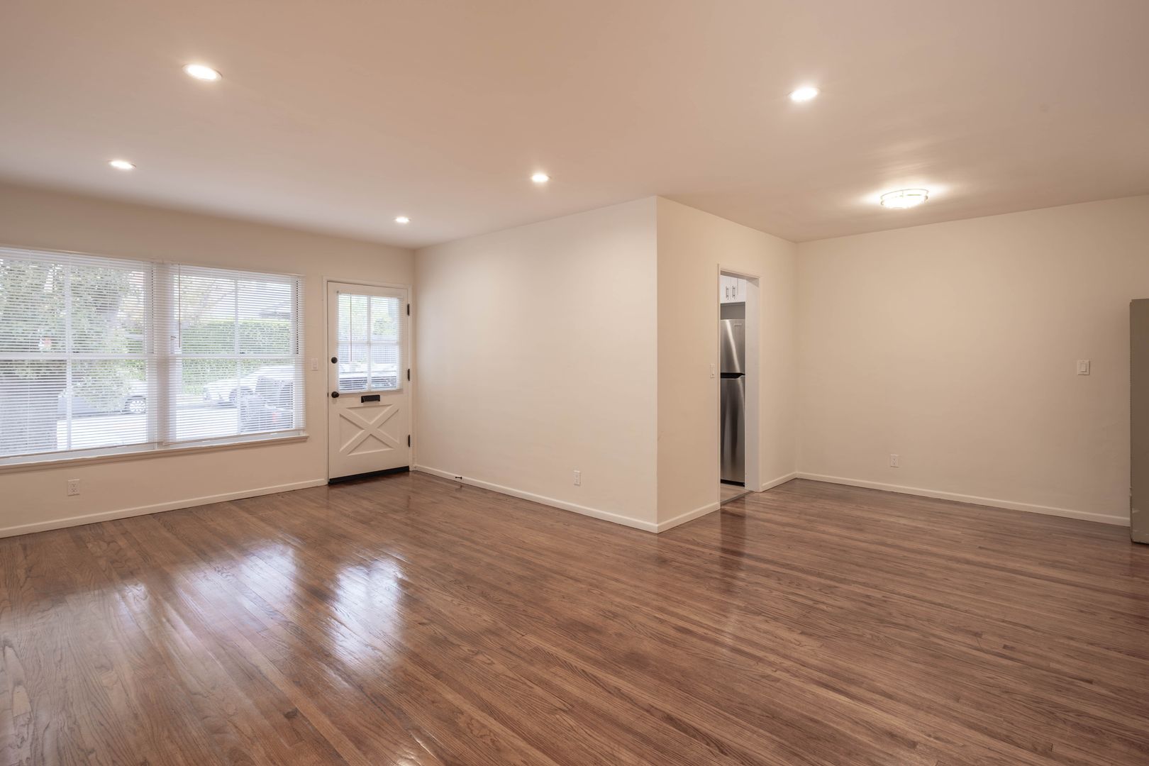 Santa Monica Apartment: 2102-2114 Montana Ave