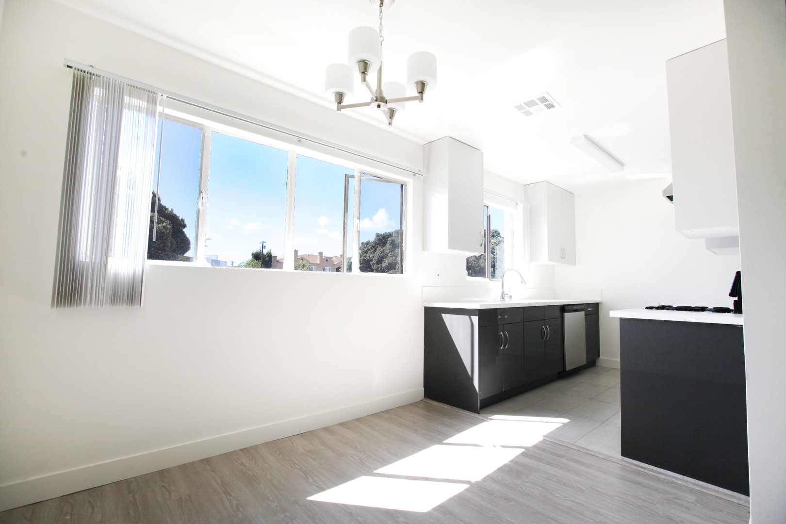 Los Angeles Apartment: 11562-11576 Gateway Blvd
