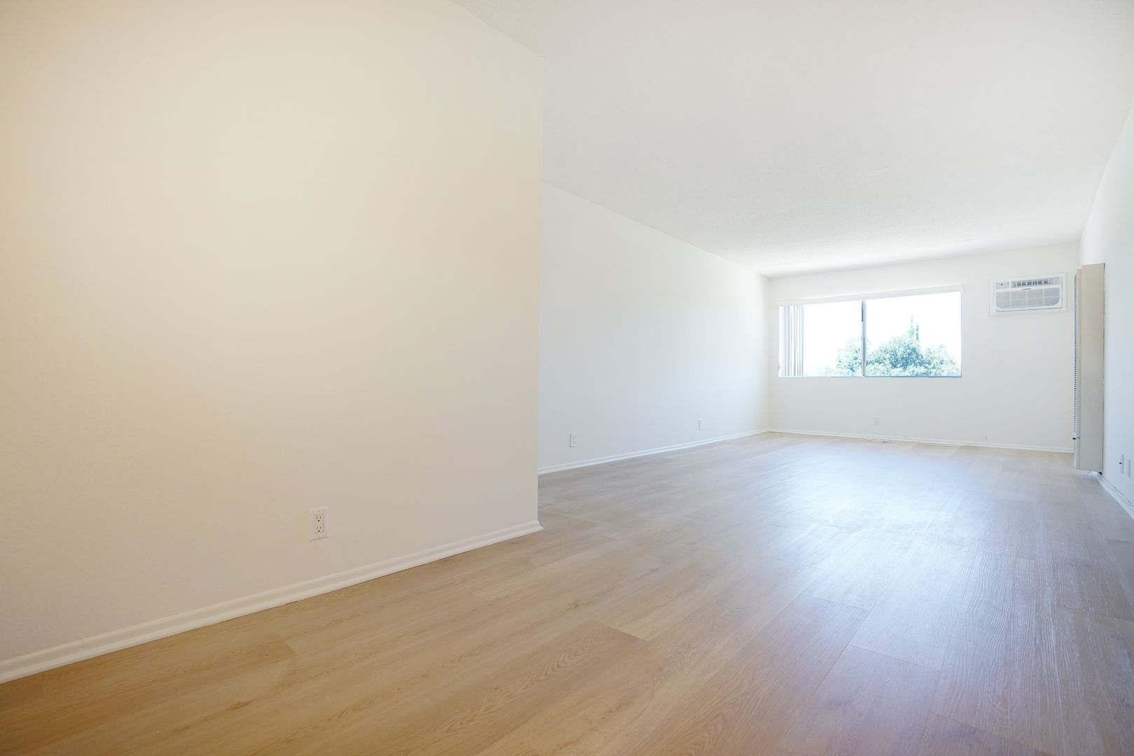 Pasadena Apartment: 1471 N Fair Oaks Ave