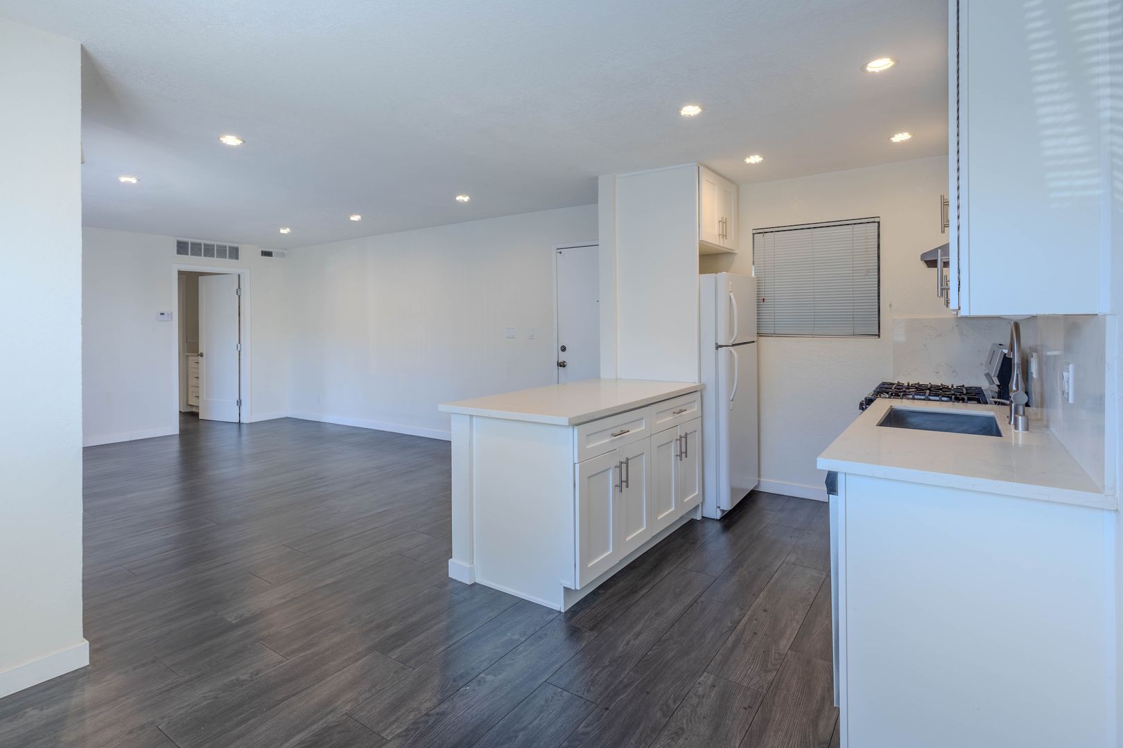 Los Angeles Apartment: 2350 S Bentley Ave