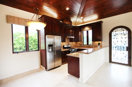 Luxury 3 bed 3 bath home available for rent in Malibu! – photo 1