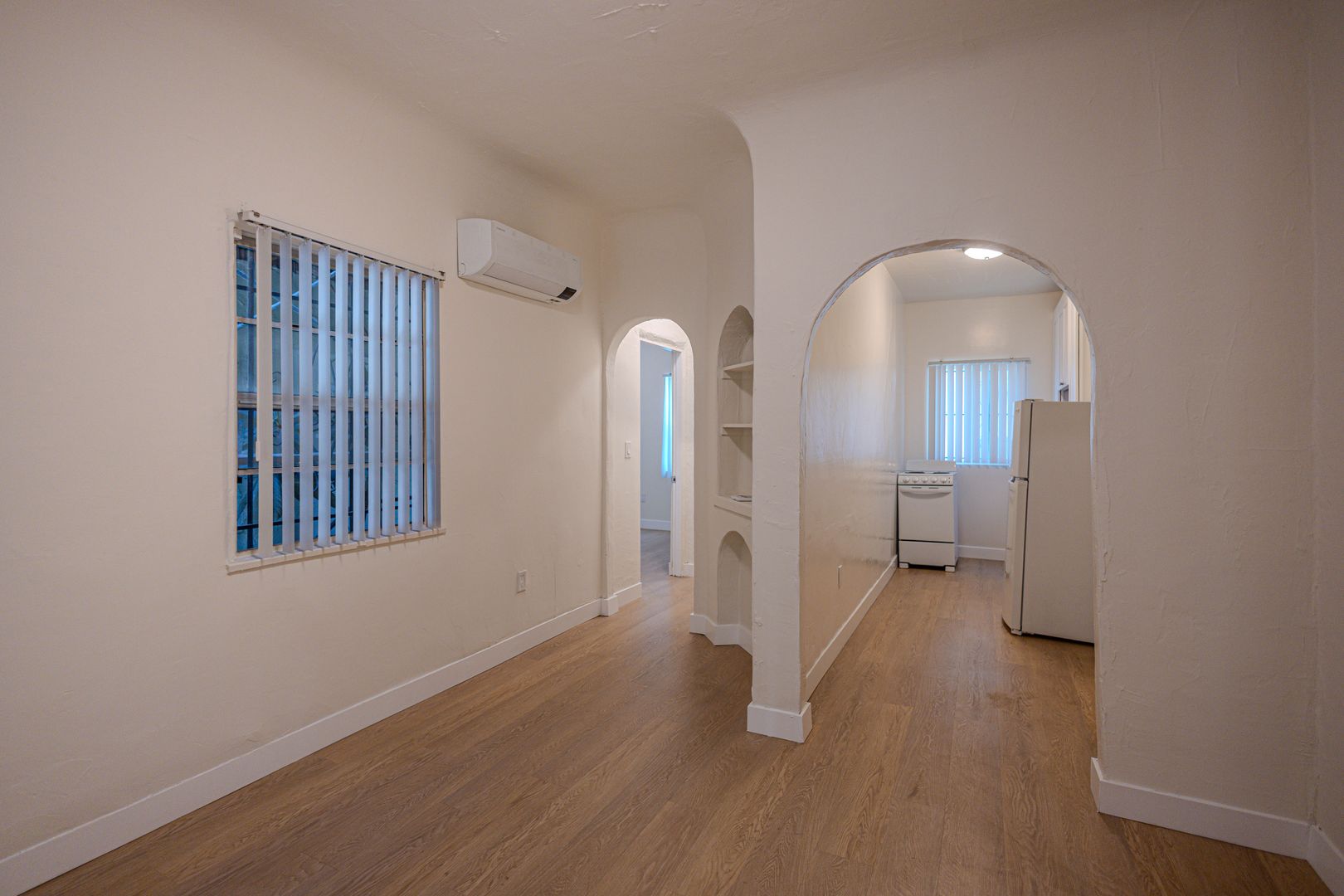 Los Angeles Apartment: 822 N. Las Palmas