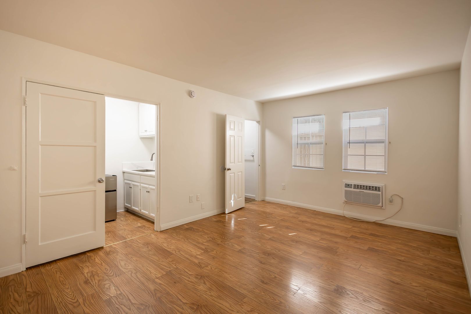 Los Angeles Apartment: 727 South Mansfield