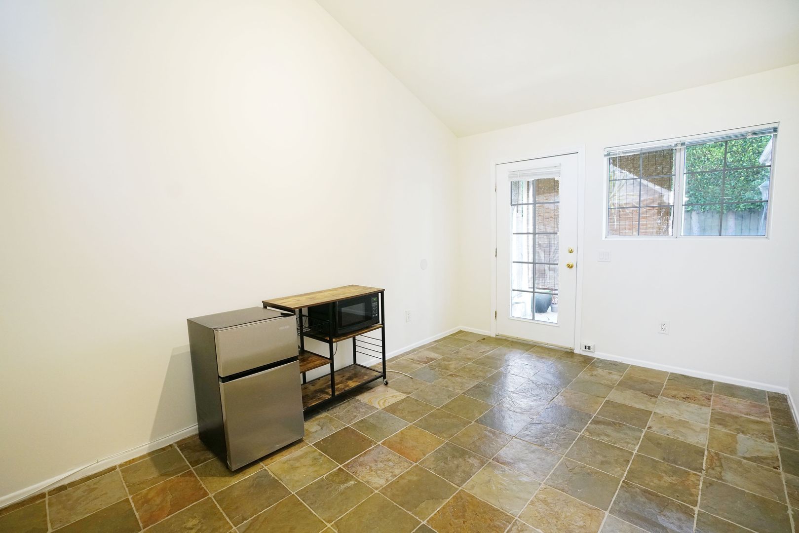 Los Angeles Apartment: 2448 N. Beachwood Drive