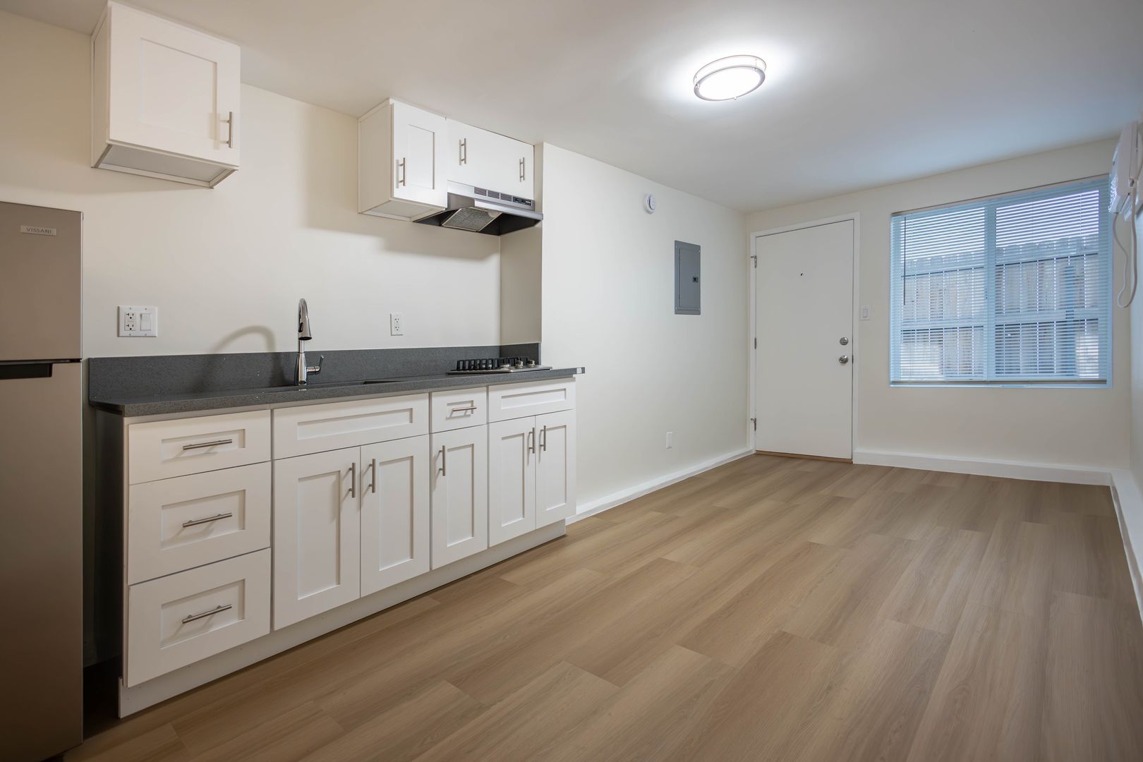 West Hollywood Apartment: 1218 N. Larrabee St.