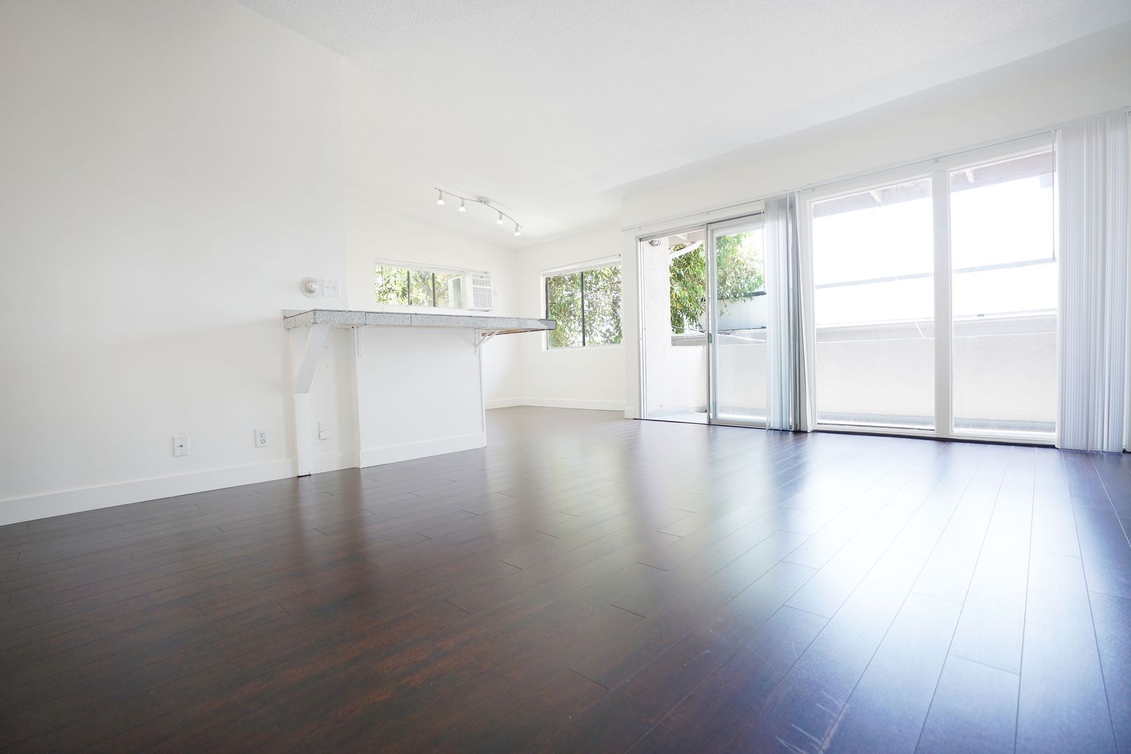 West Hollywood Apartment: 1218 N. Larrabee St.
