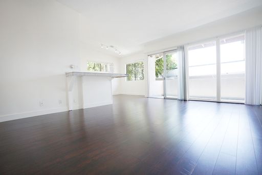 Renovated 1 + 1 in Prime WeHo!!! – photo 1