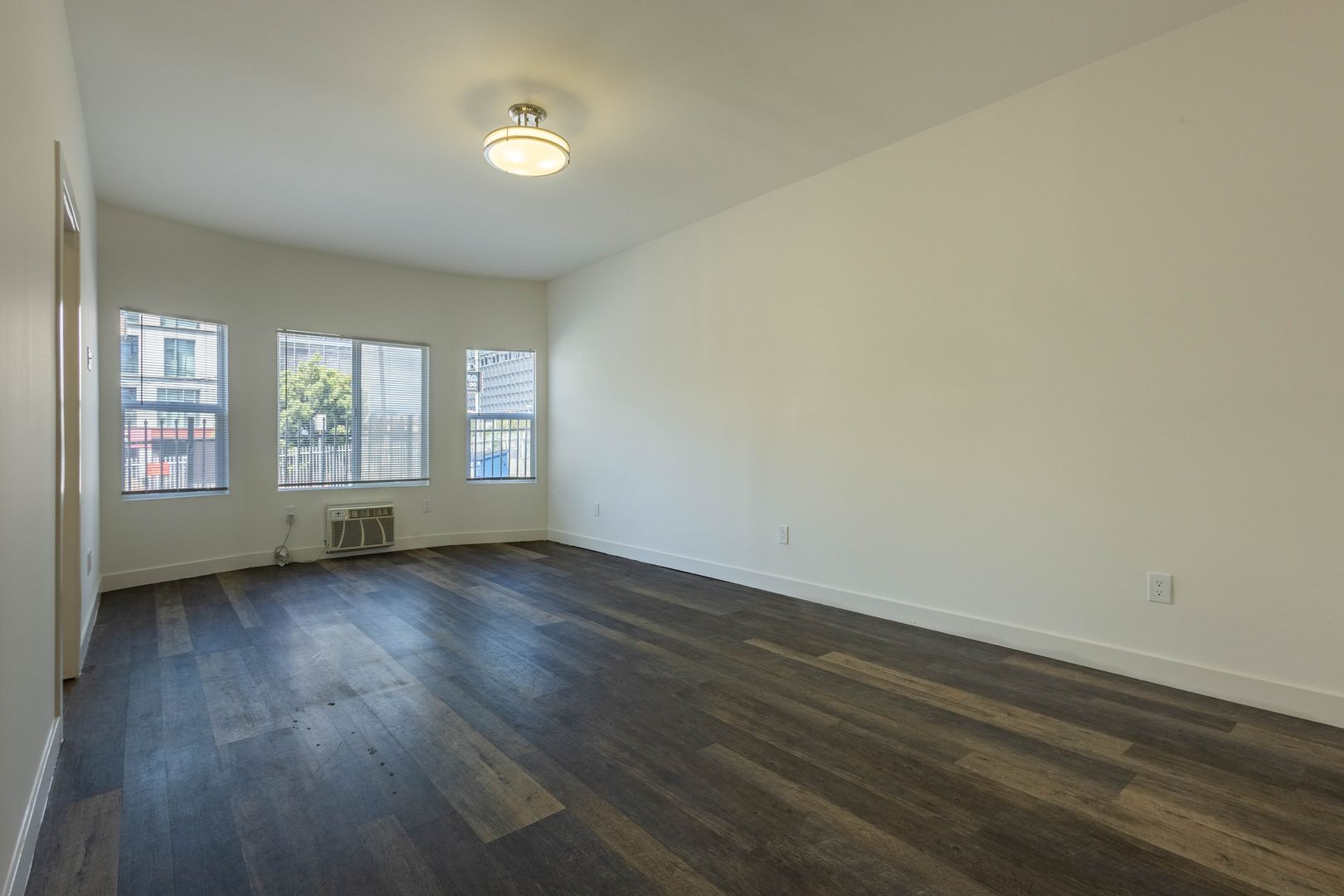 Los Angeles Apartment: 618 South New Hampshire Ave