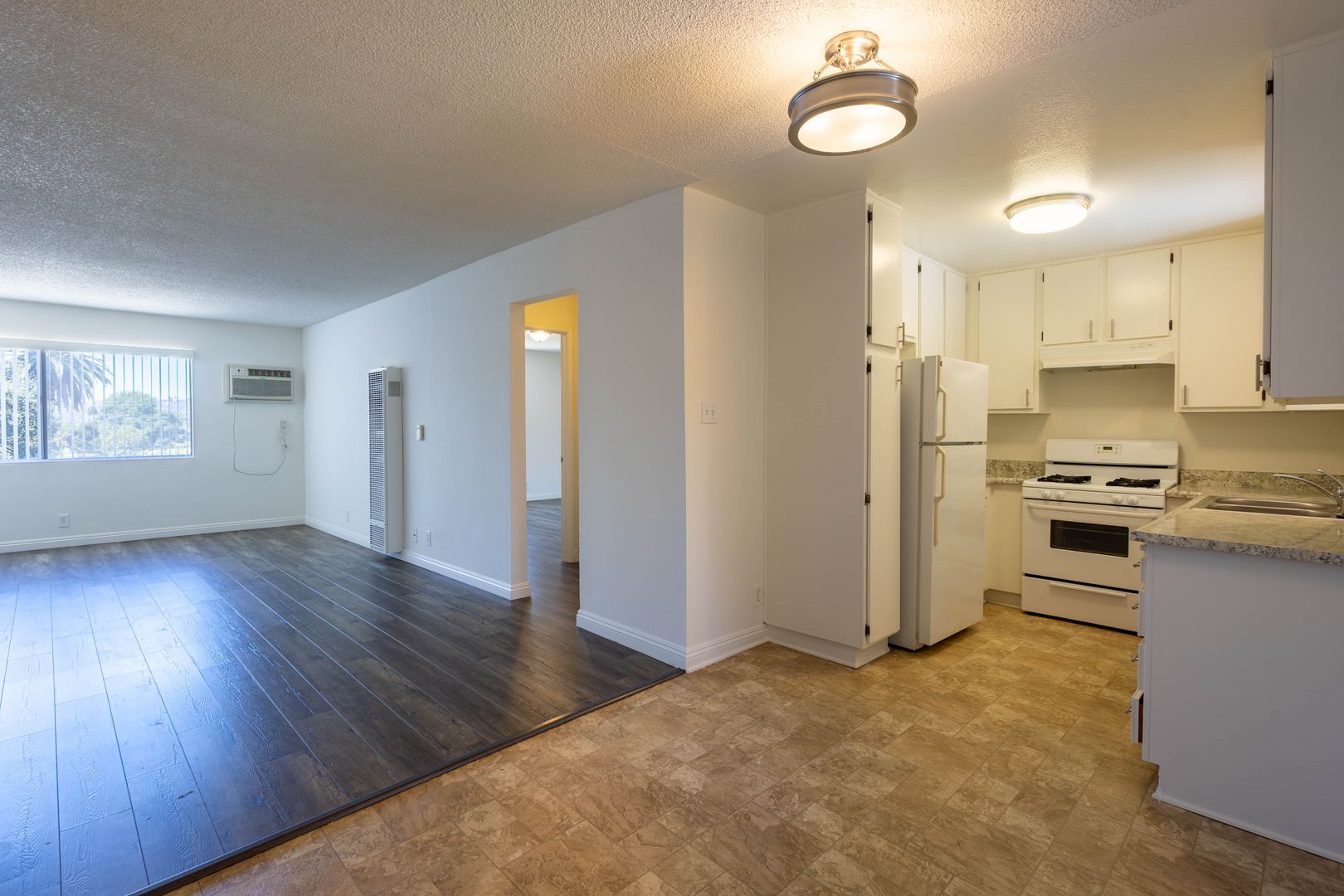 Pasadena Apartment: 1471 N Fair Oaks Ave