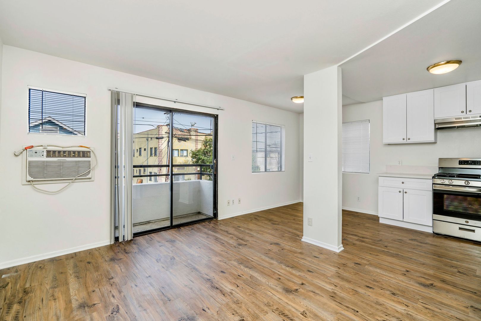 Los Angeles Apartment: 2816 San Marino Street