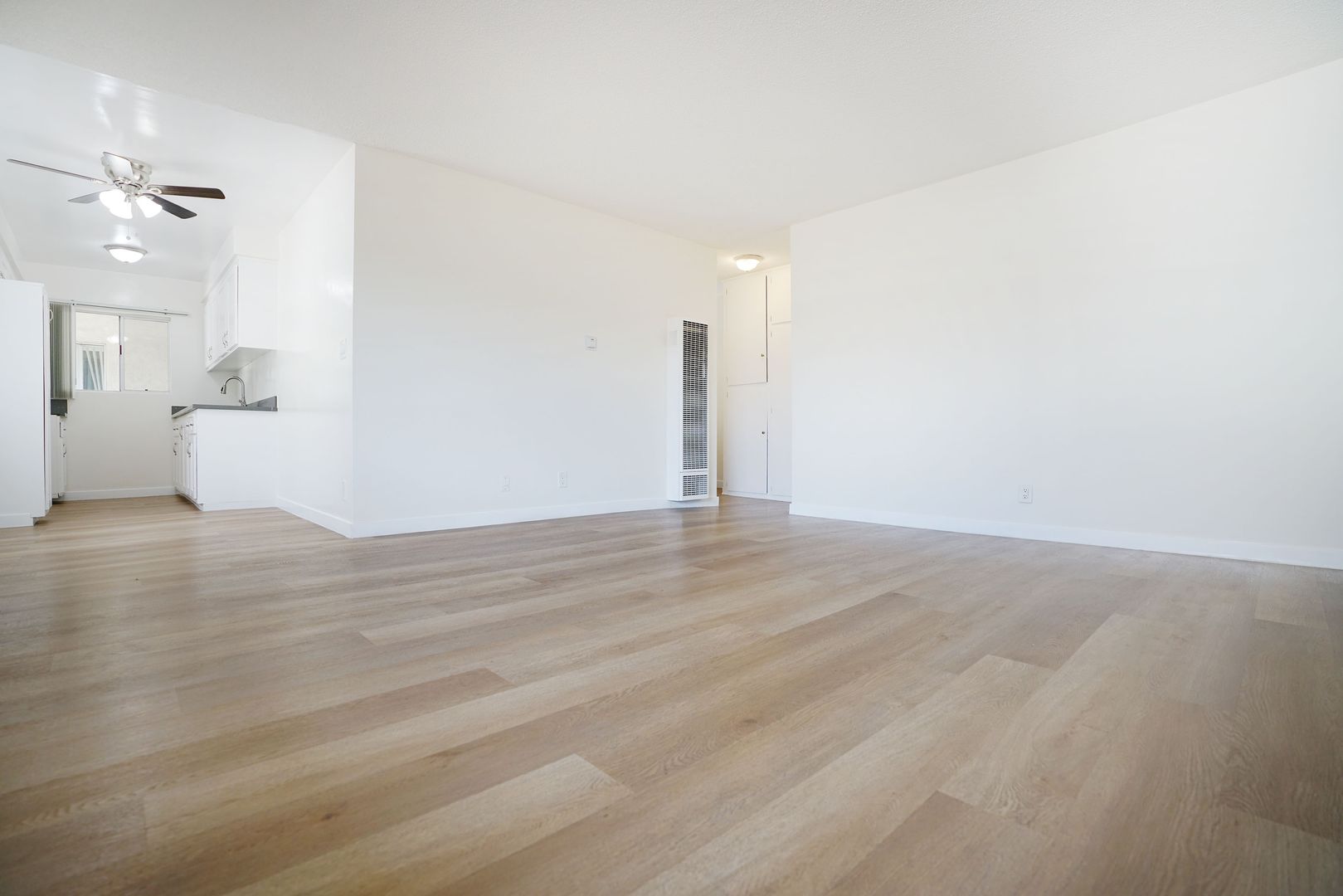 Hawthorne Apartment: 11941 Acacia Ave