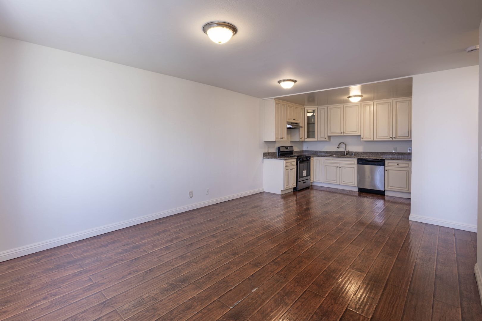 Los Angeles Apartment: 2816 San Marino Street