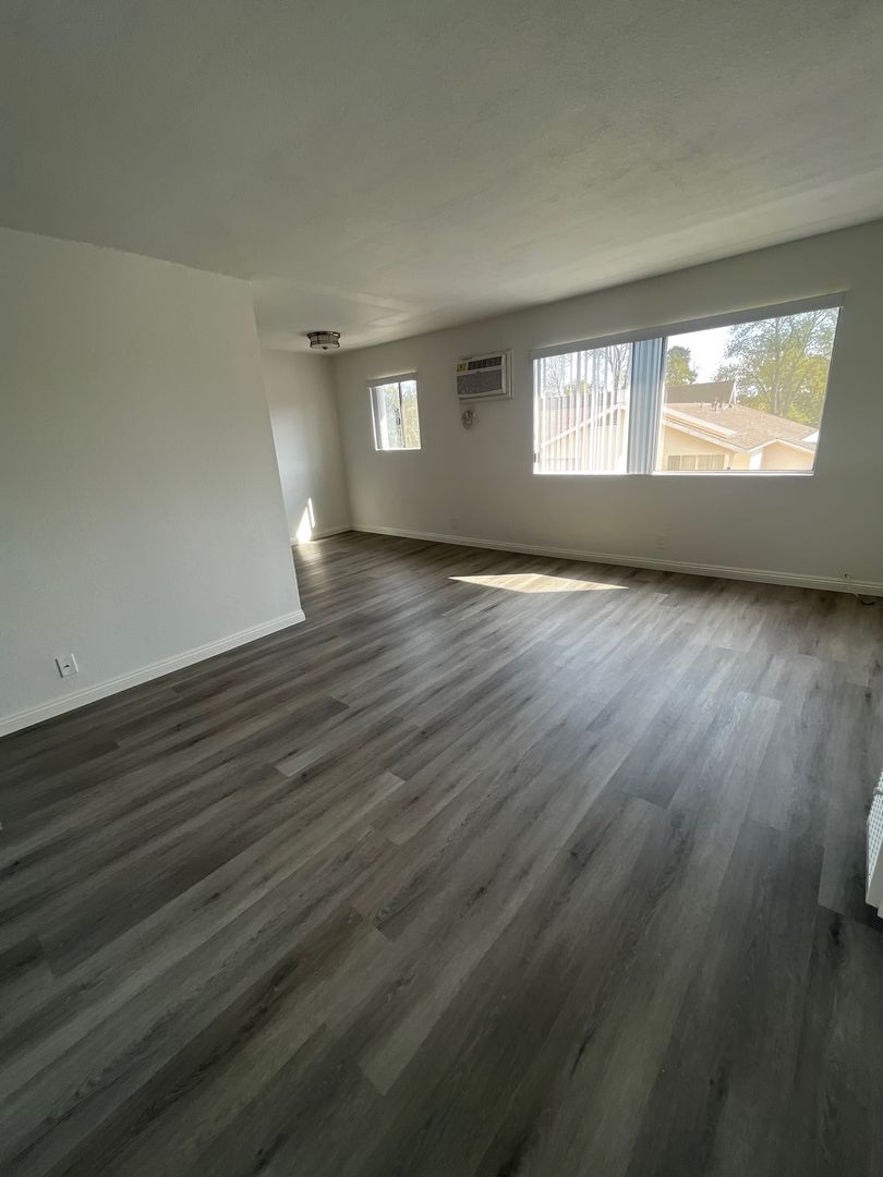 Pasadena Apartment: 1471 N Fair Oaks Ave