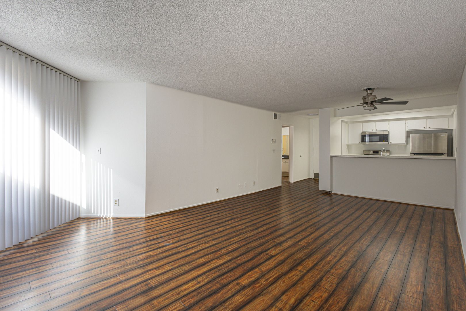 Los Angeles Apartment: 4646 Los Feliz Blvd