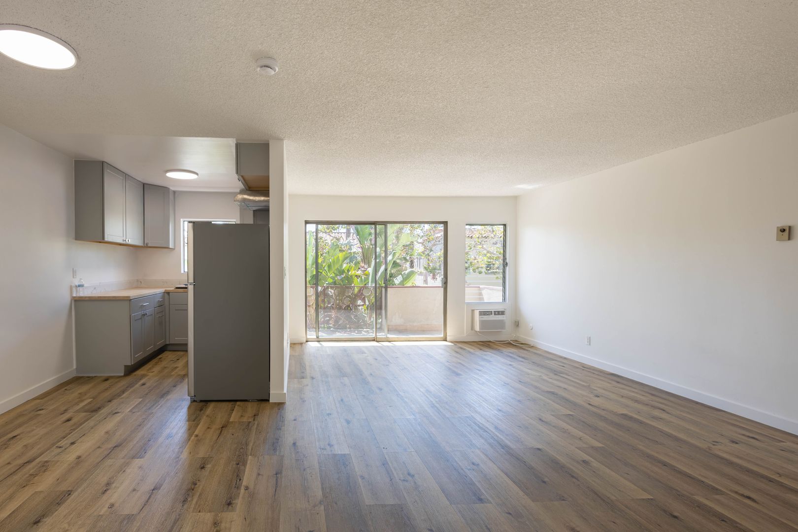 Los Angeles Apartment: 1200 S Wooster St