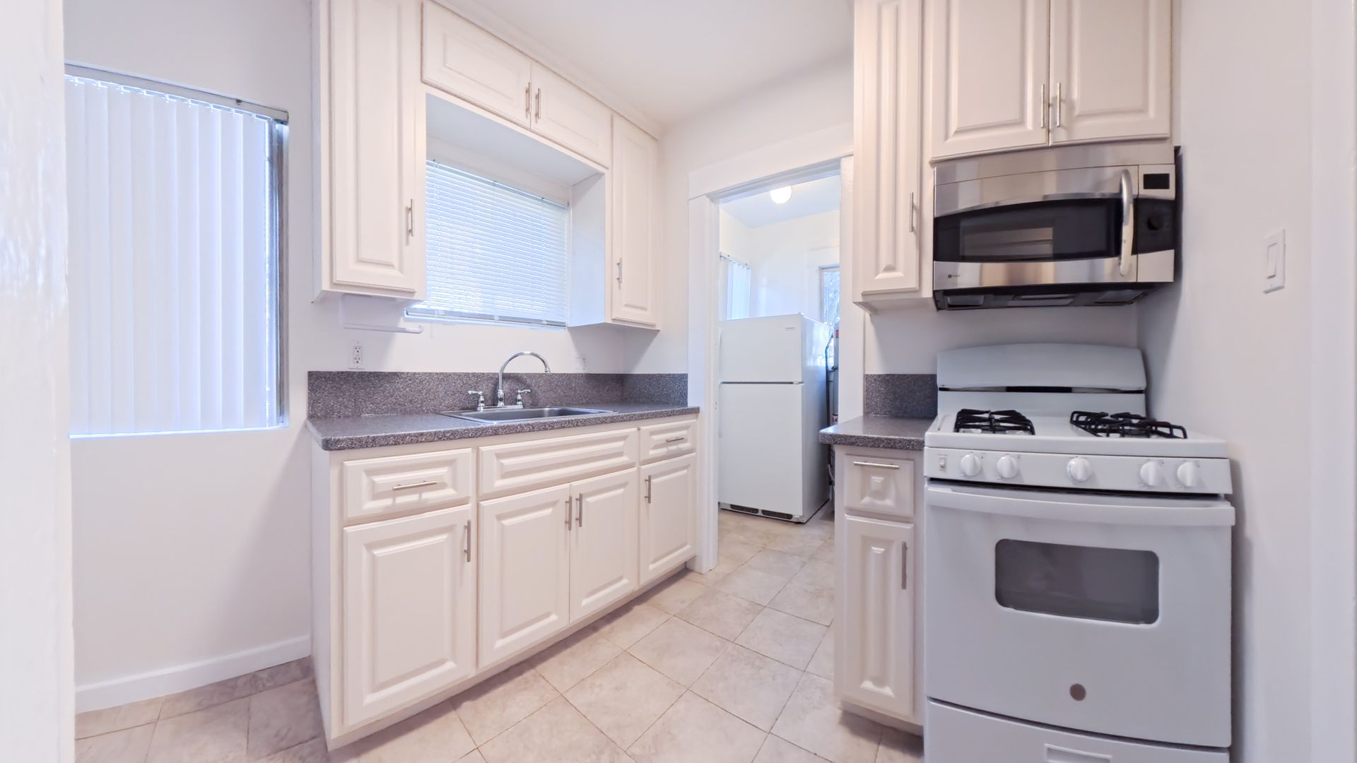 Los Angeles Apartment: 3710 Clarington Ave