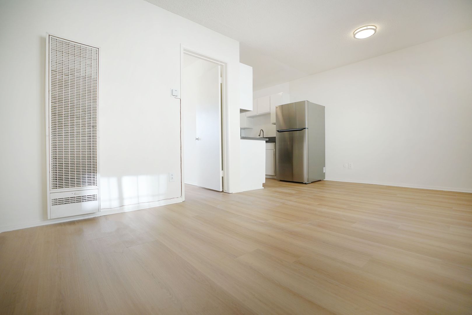 Los Angeles Apartment: 1036 Brittania St