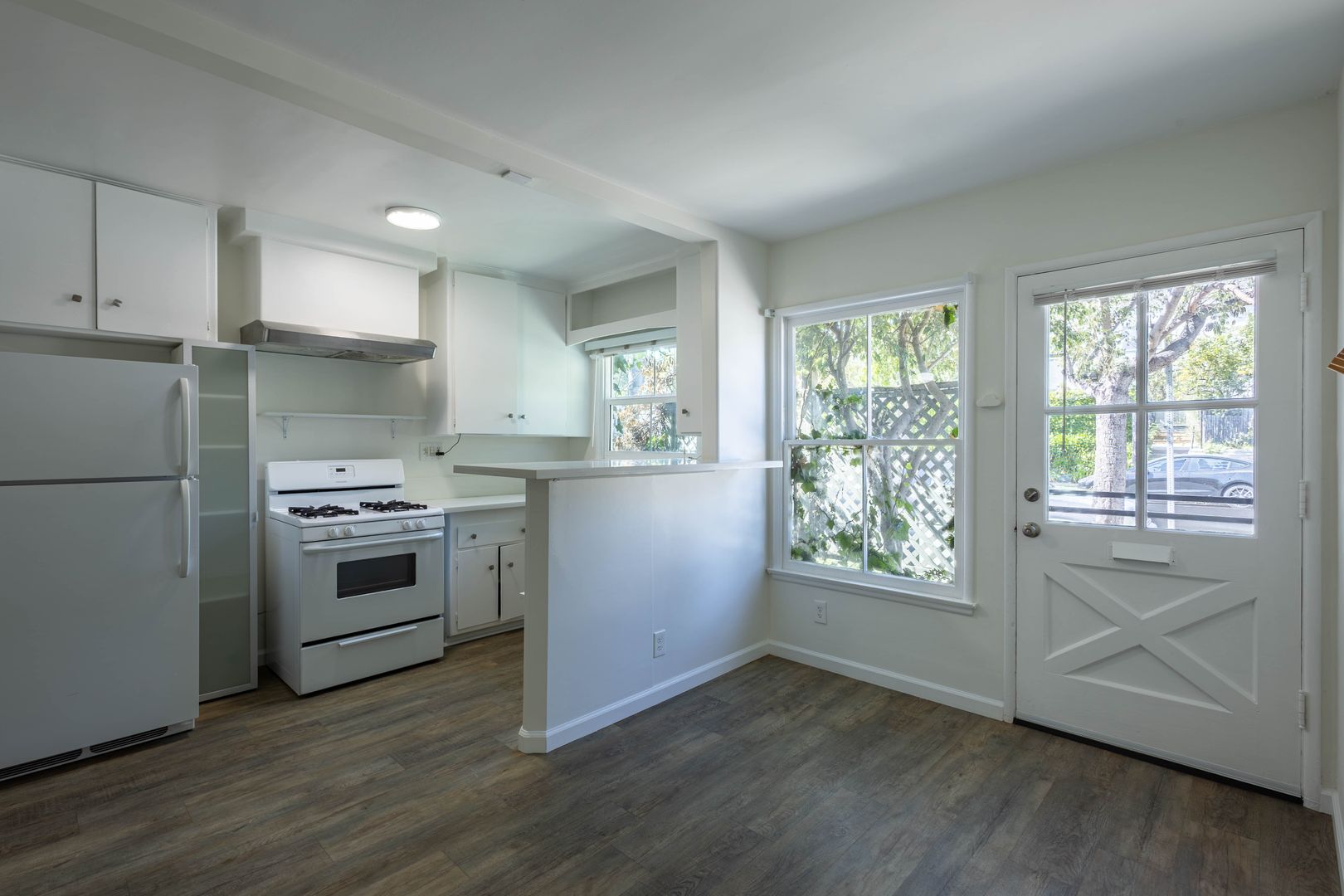 Santa Monica Apartment: 2102-2114 Montana Ave