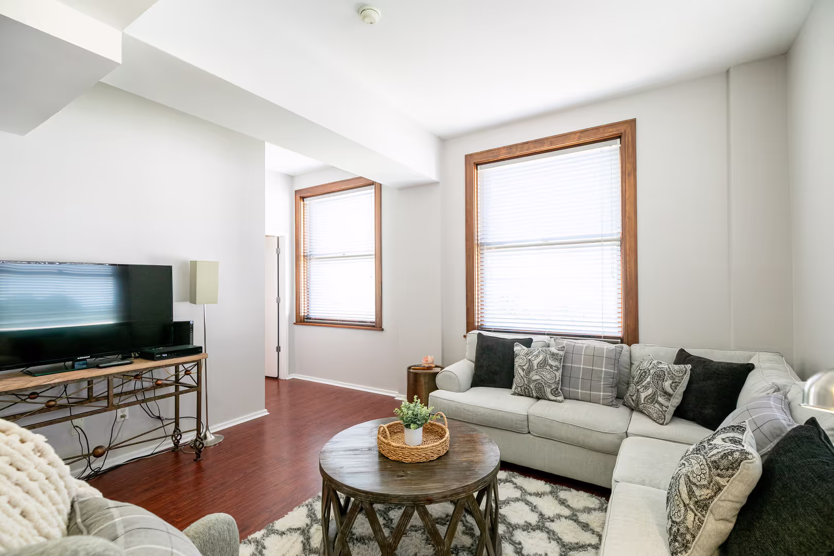 Memphis Apartment: 62 North Main Street