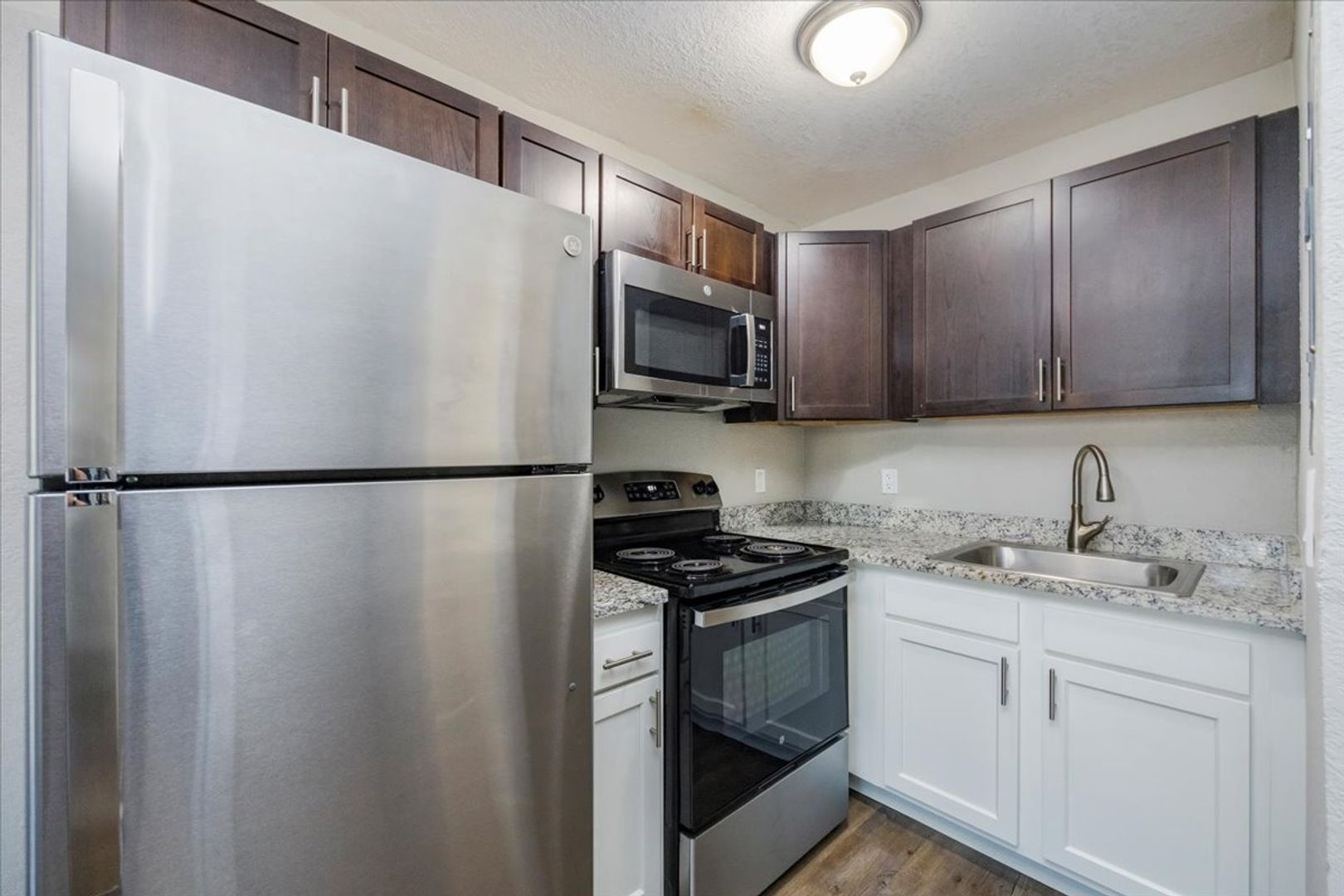 Naples Apartment: 402 11th St. N
