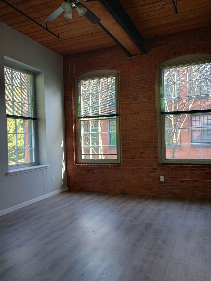 Beacon Falls Apartment: 2 North Main St