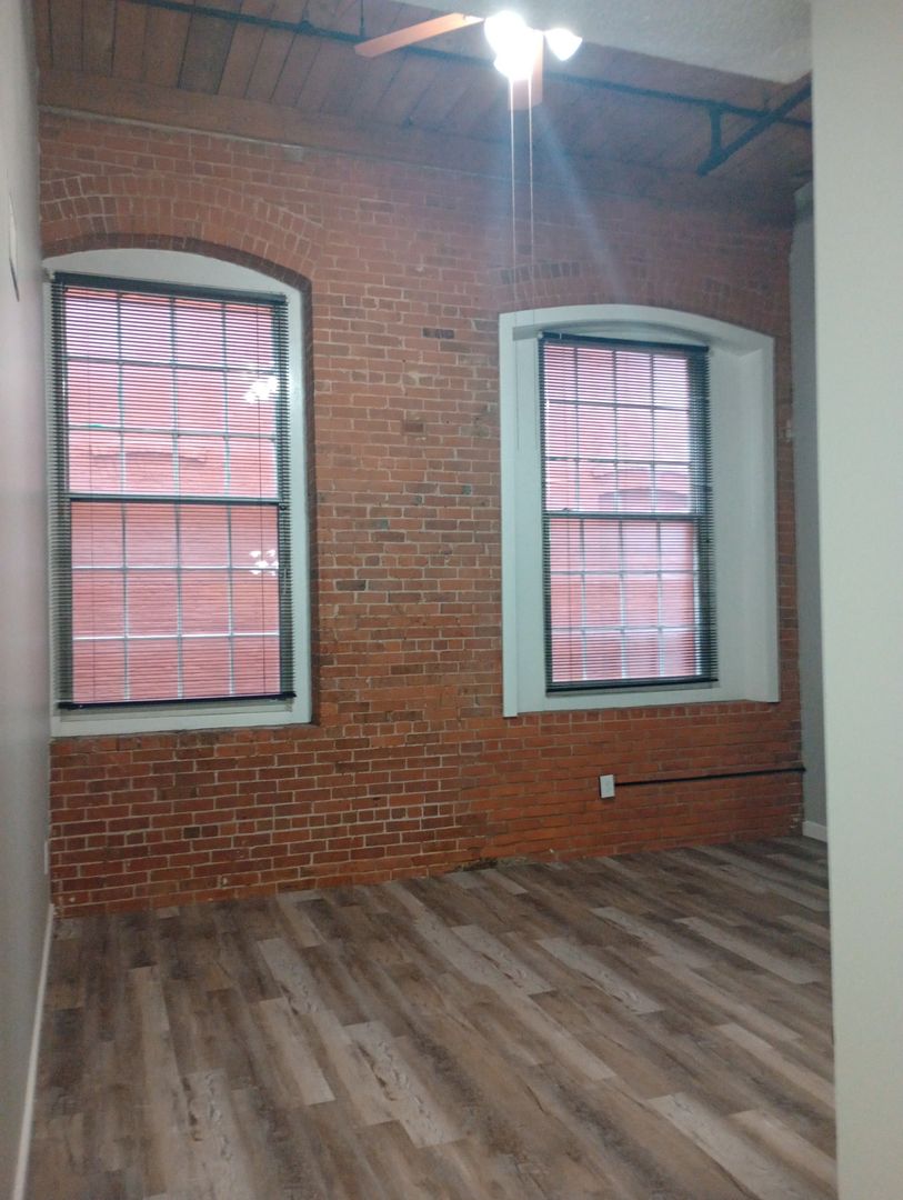 Beacon Falls Apartment: 2 North Main St