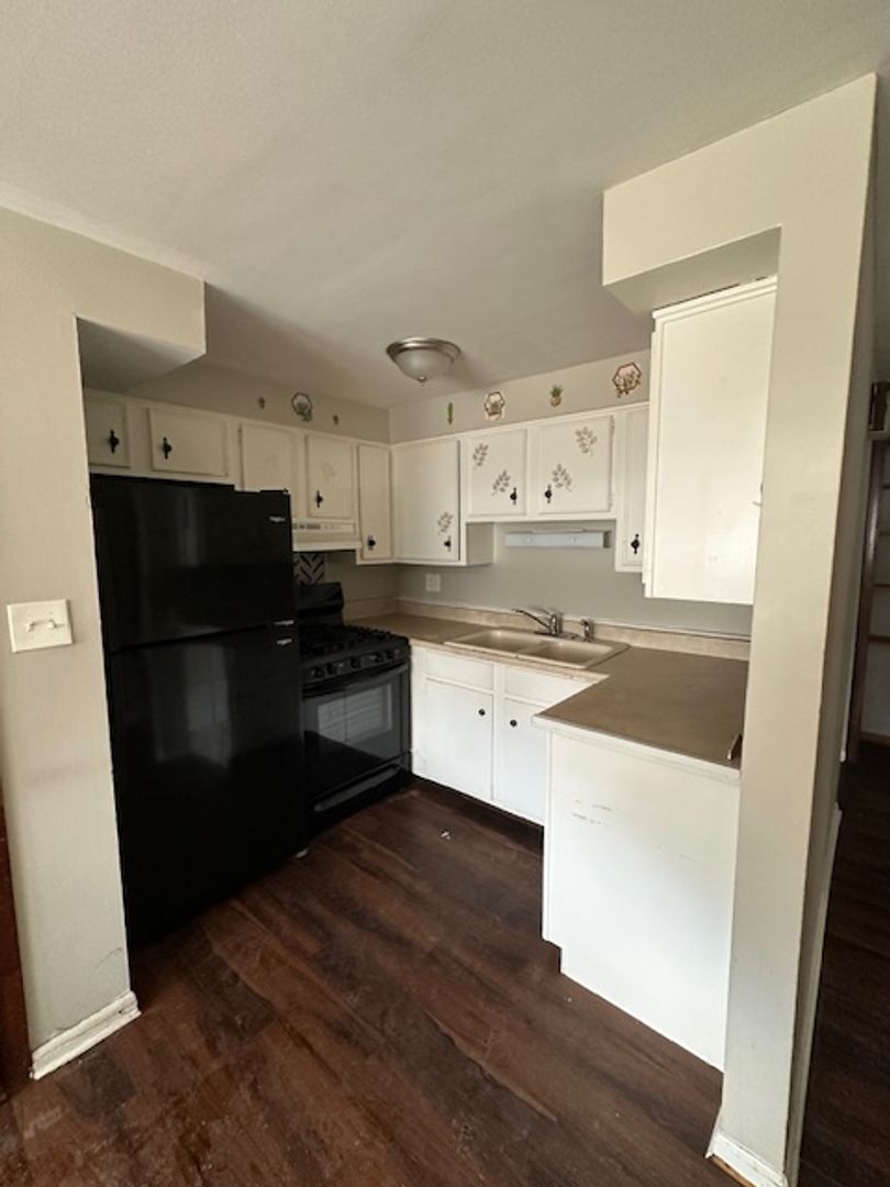 Brookfield Apartment: 4508 Grove Avenue