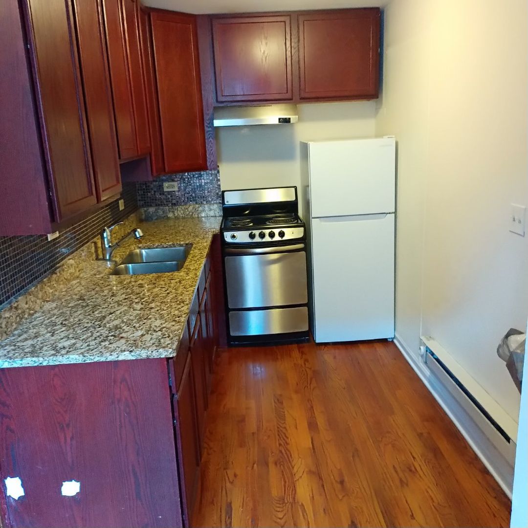 LaGrange Apartment: 7-15.5 S. LaGrange Road