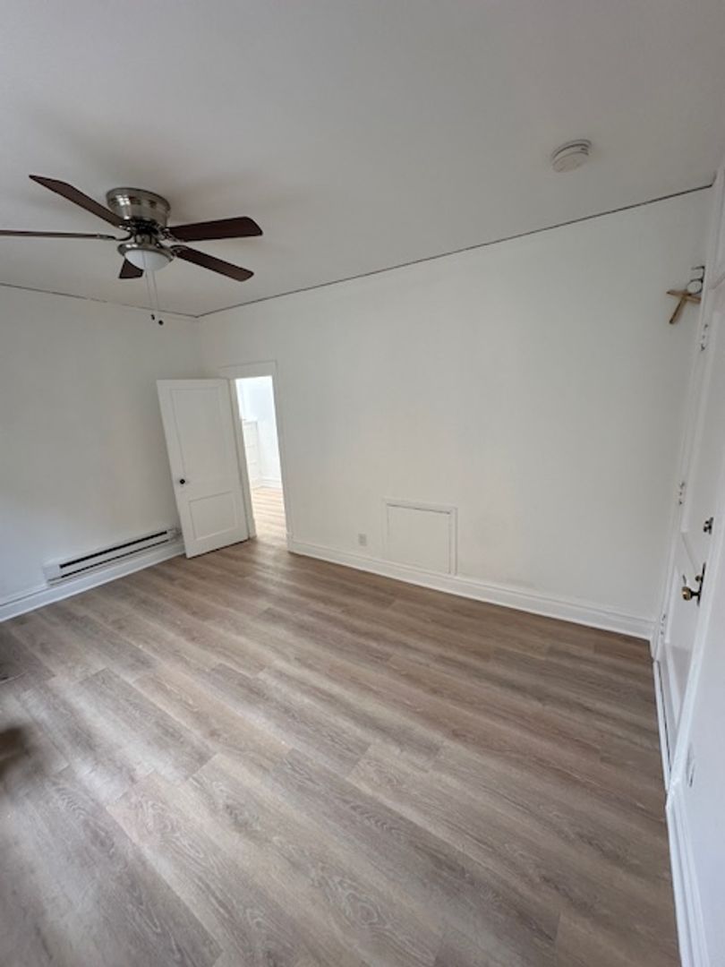 LaGrange Apartment: 7-15.5 S. LaGrange Road