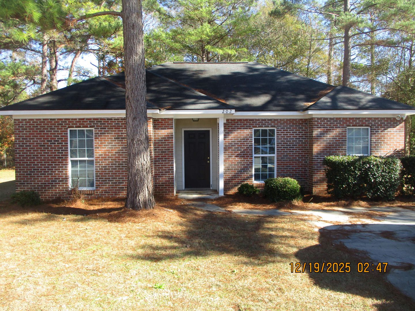 Albany House: 202 Glade Ln.