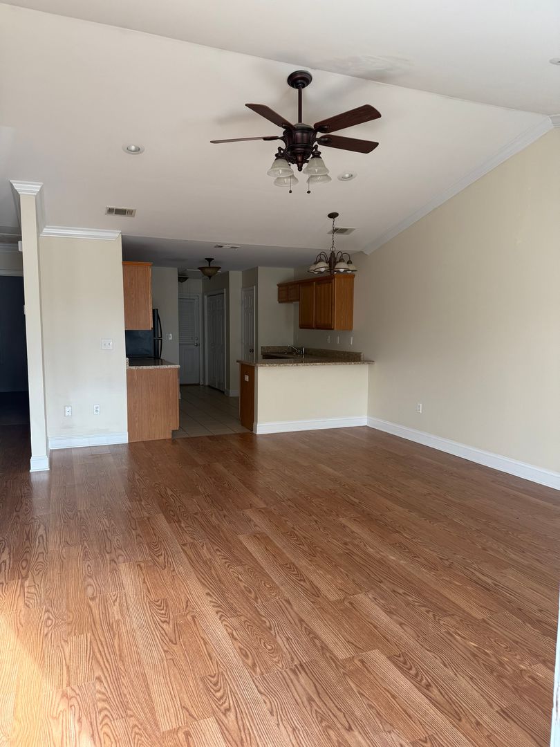 Albany House: 2005 Hidden Ct.