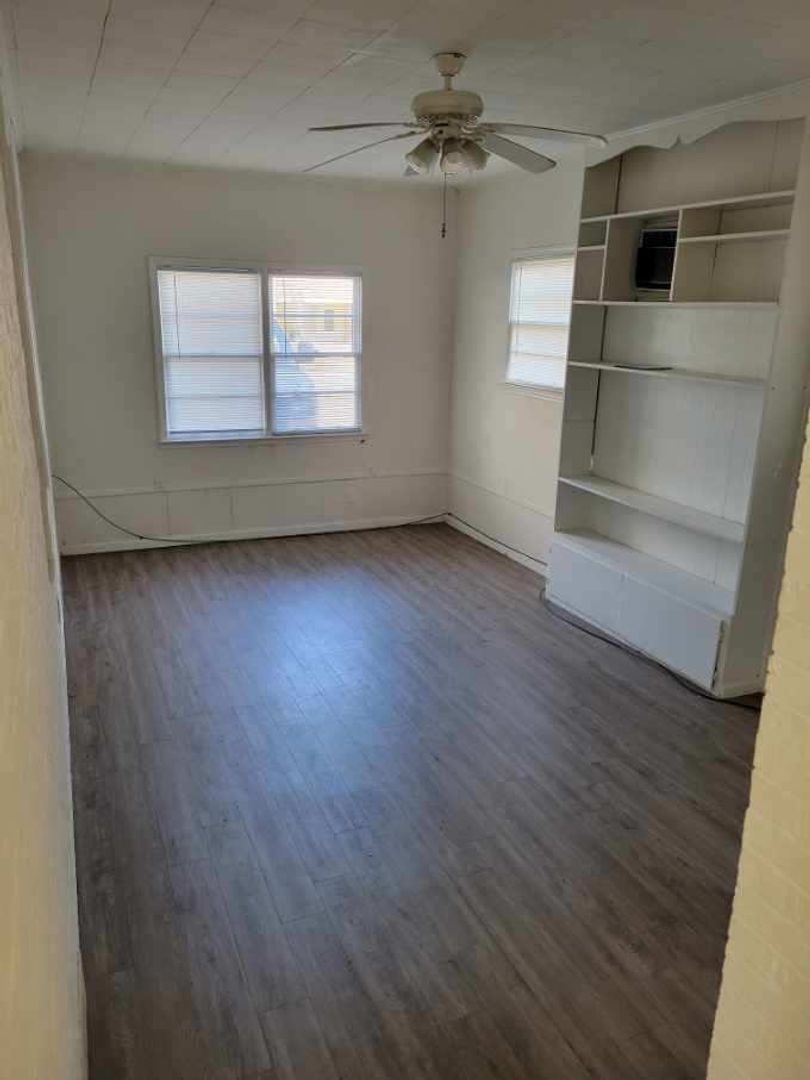 Albany House: 411 Vintage Road