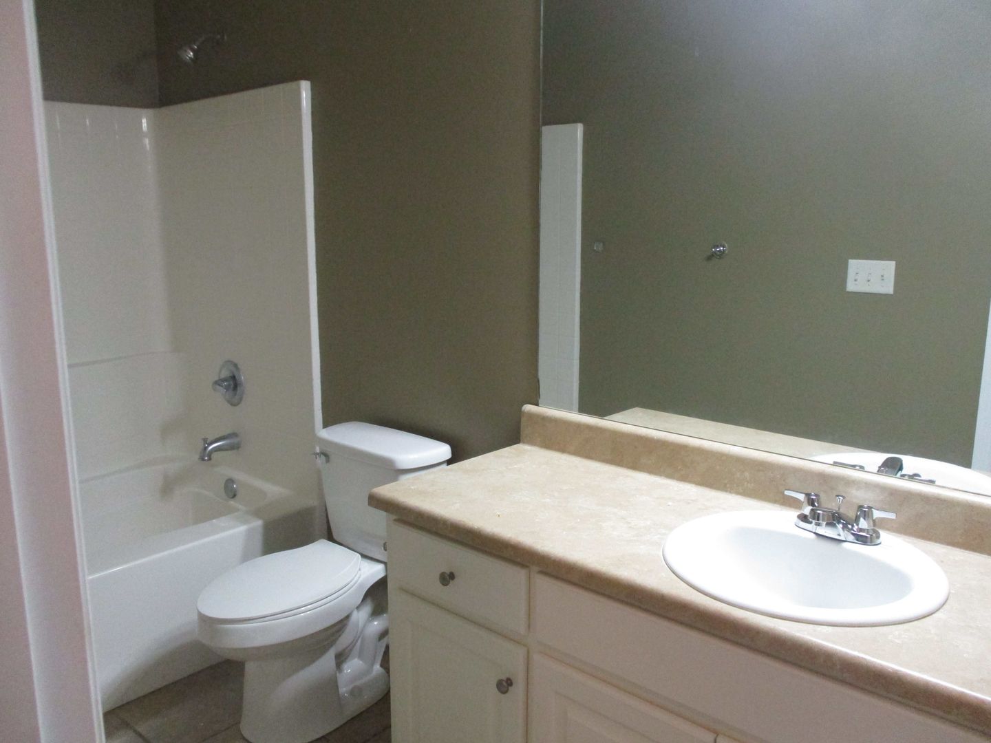 Leesburg House: 139 Tabatha Street