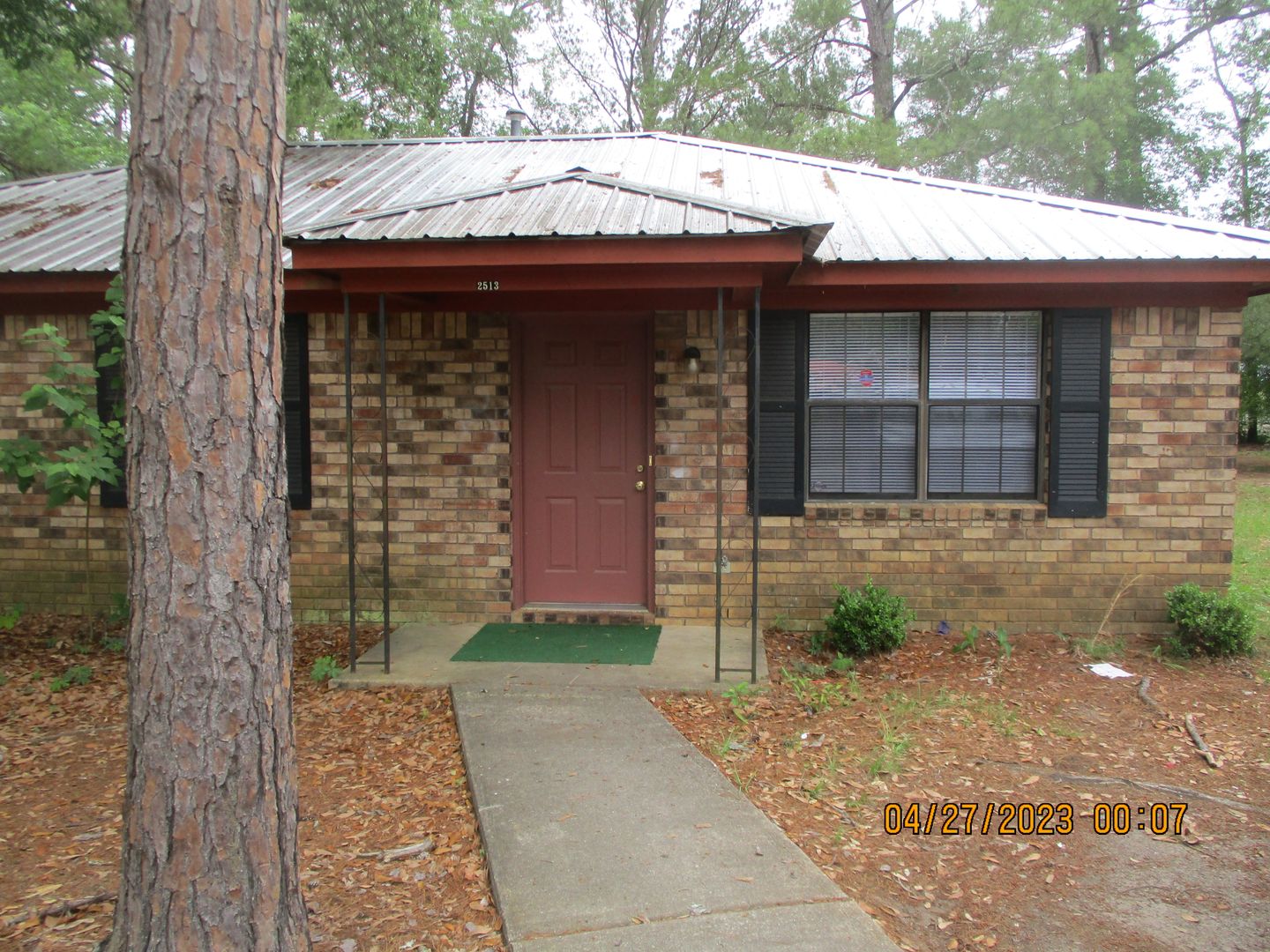 Albany House: 2513 Beachview Dr.