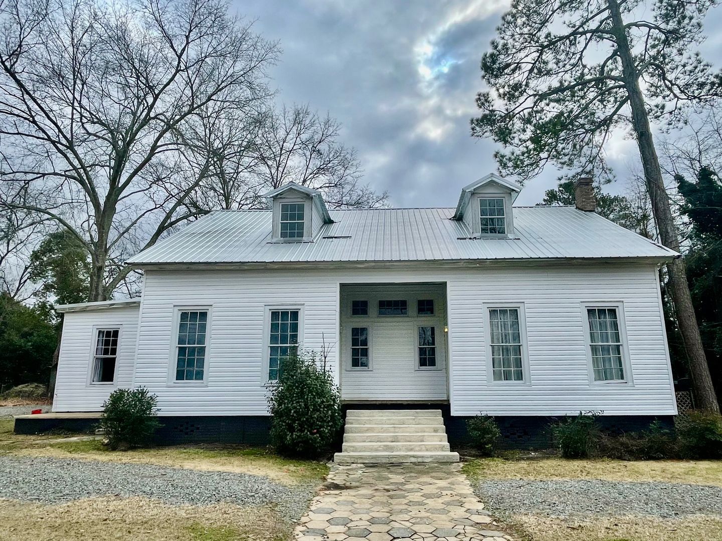 Dawson House: 819-A E. Lee St.