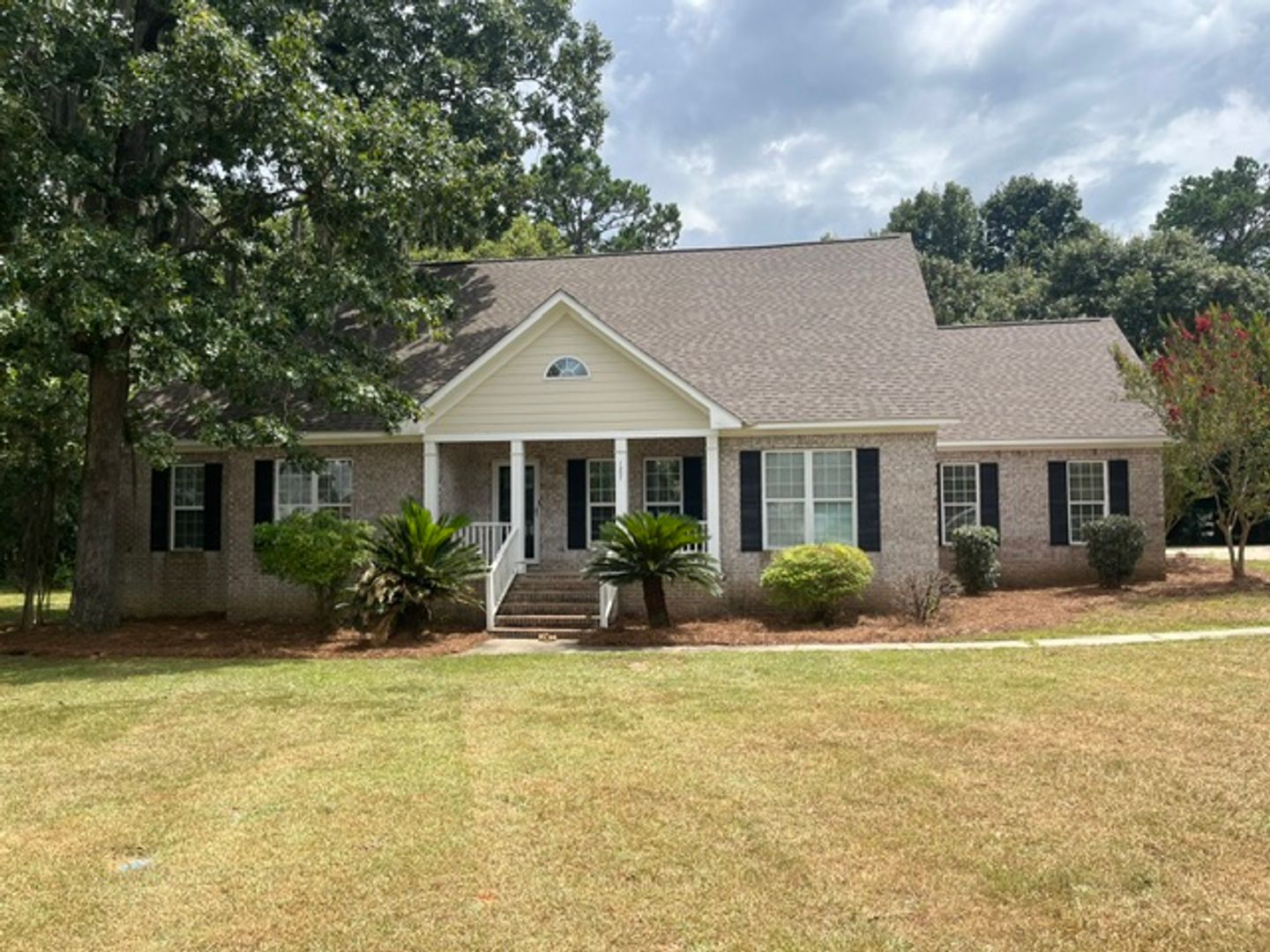 Leesburg House: 127 Chesapeake Ct.
