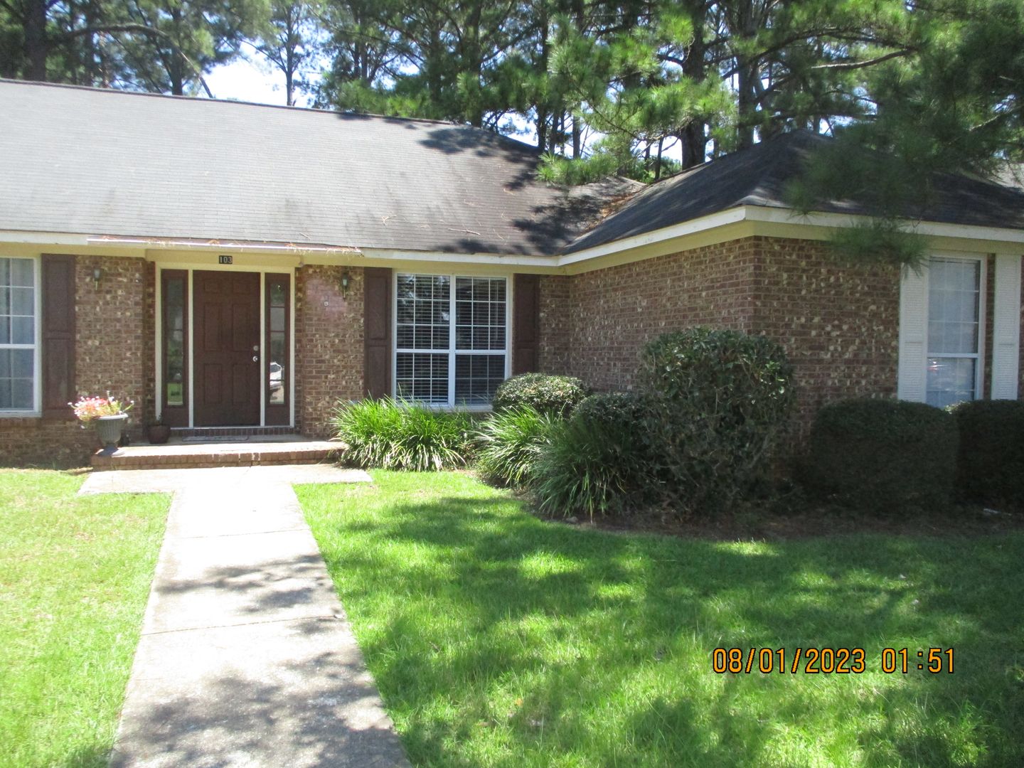 Leesburg House: 103 B Acacia Ct
