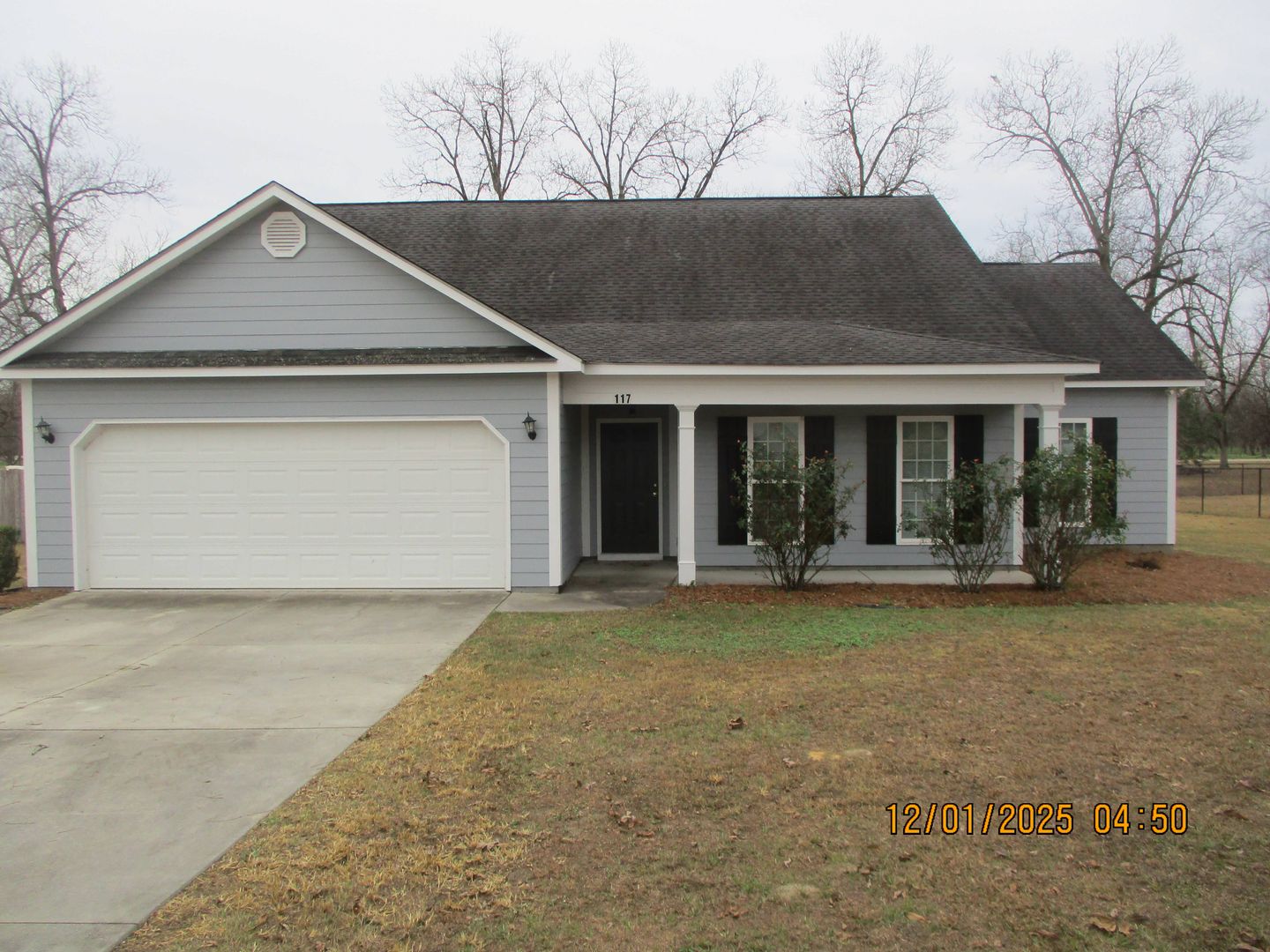 Leesburg House: 117 Wisteria Ln.