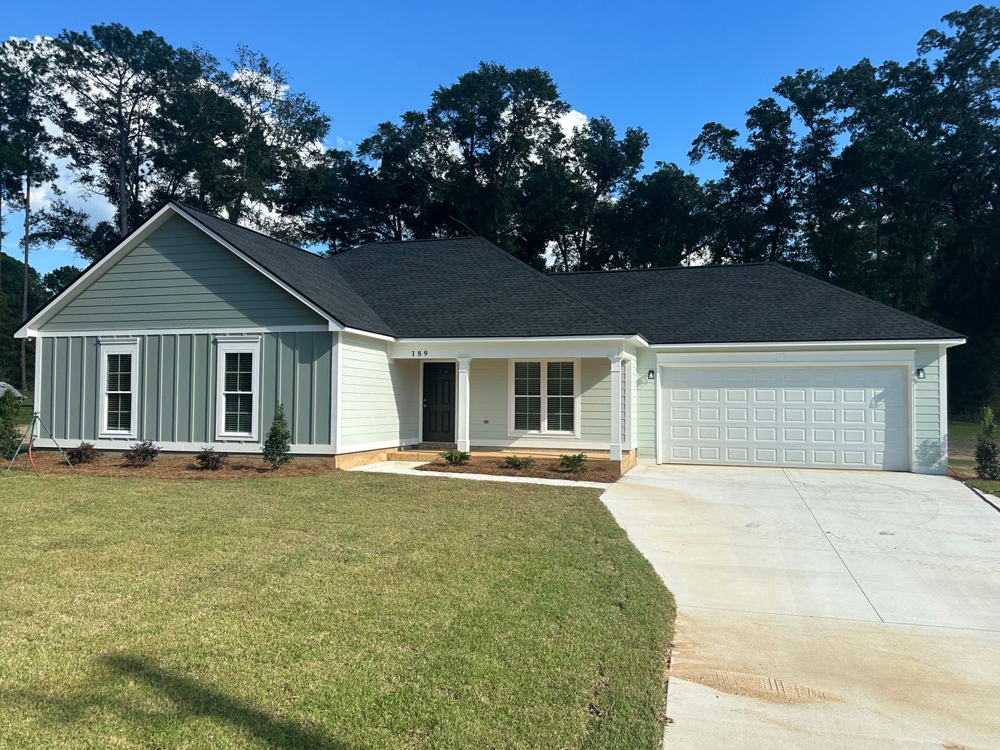 Leesburg House: 189 Creekside Drive